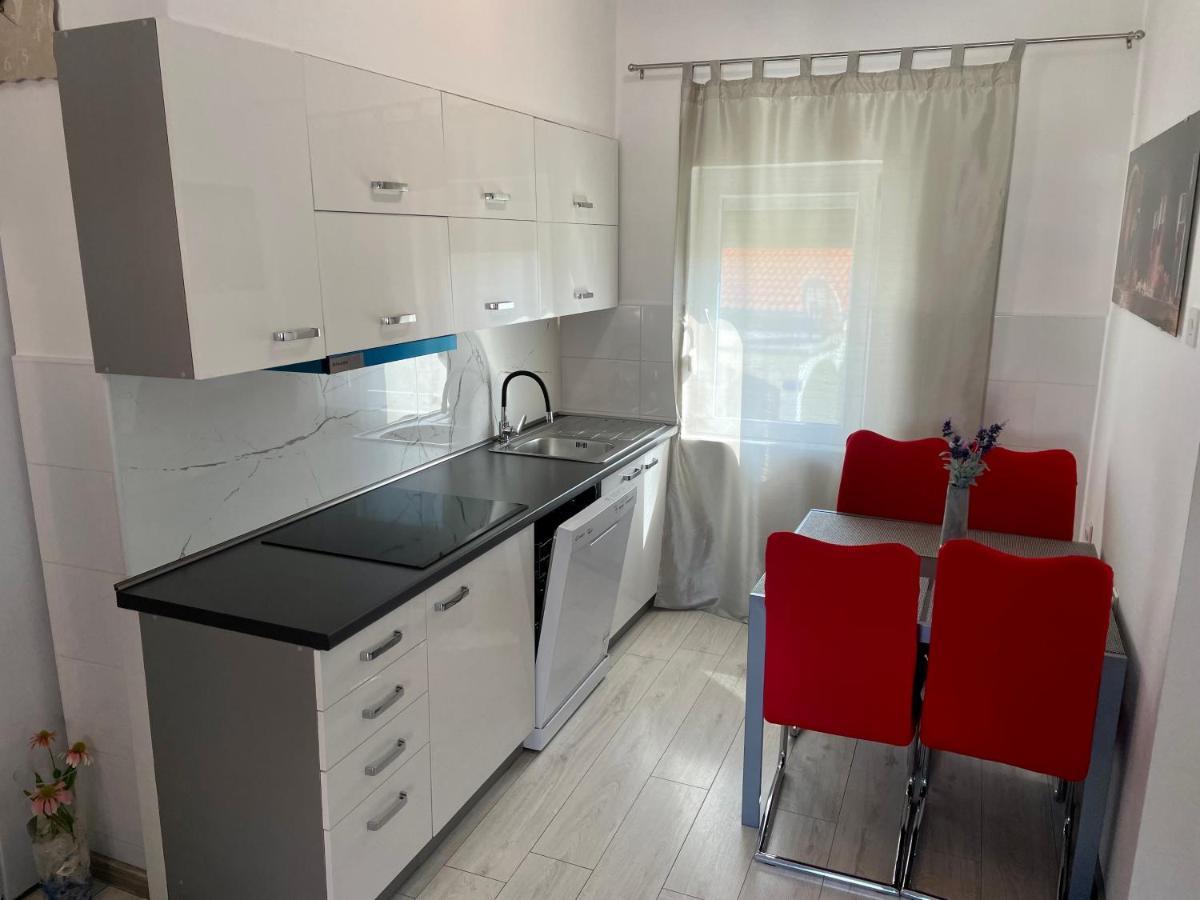 Apartment Roko Vir Luaran gambar