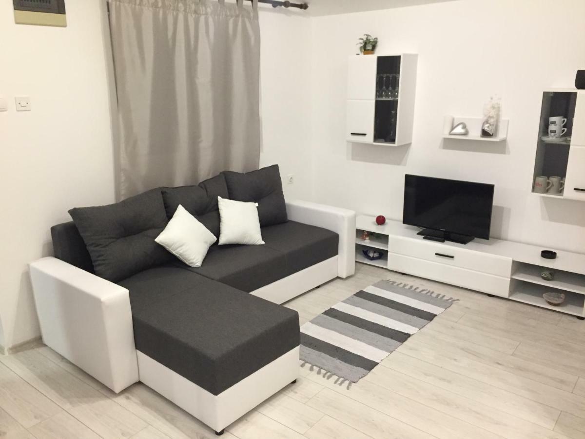 Apartment Roko Vir Luaran gambar