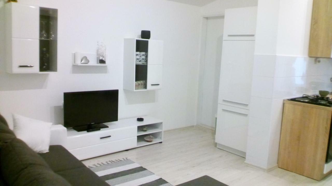 Apartment Roko Vir Luaran gambar