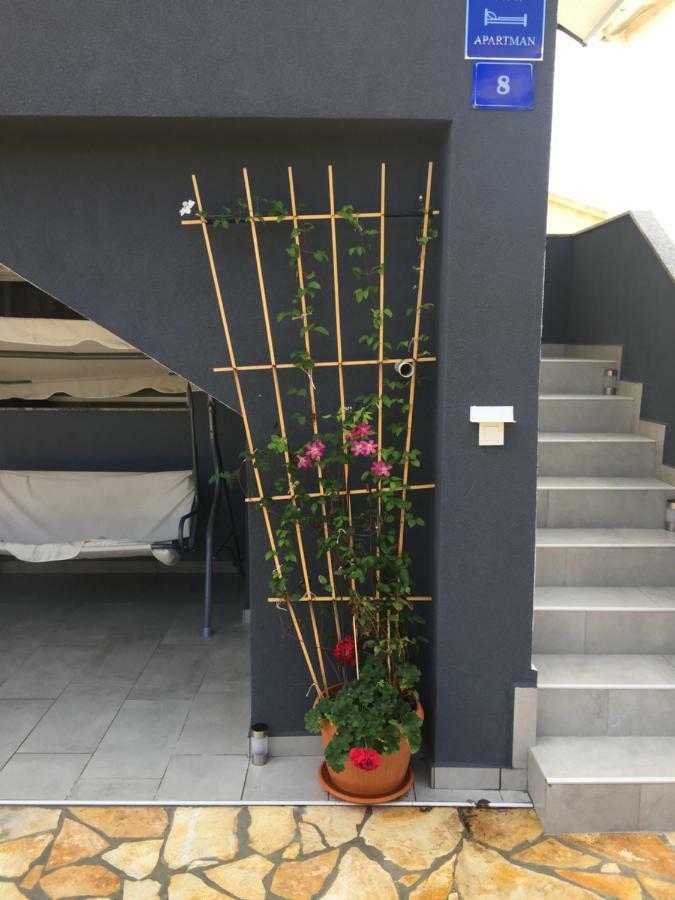 Apartment Roko Vir Luaran gambar