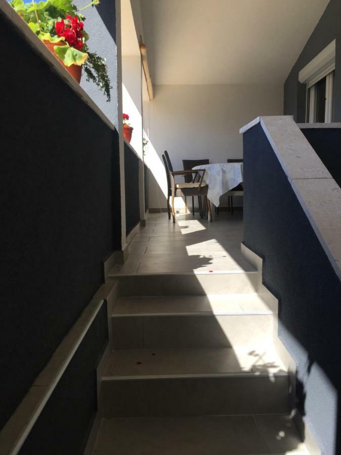 Apartment Roko Vir Luaran gambar