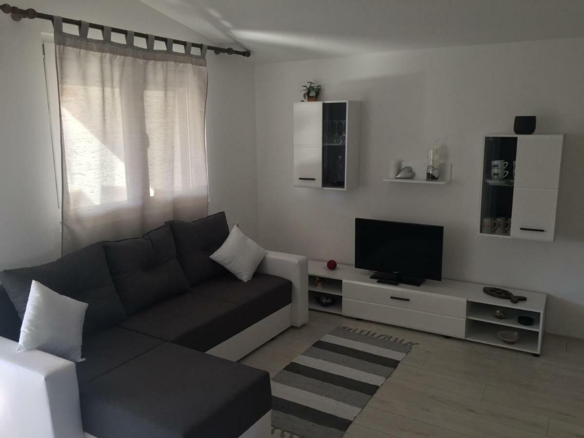 Apartment Roko Vir Luaran gambar