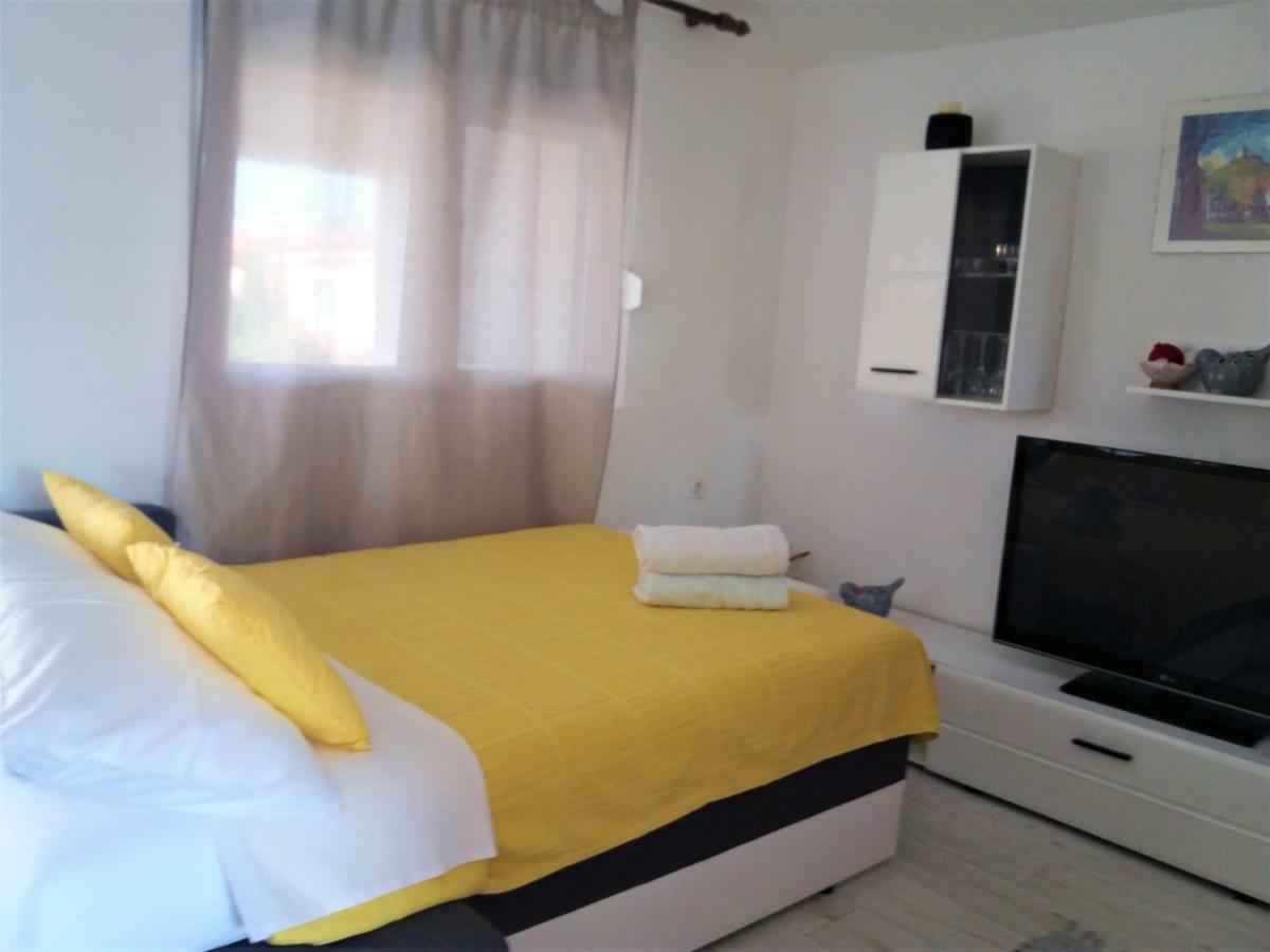 Apartment Roko Vir Luaran gambar