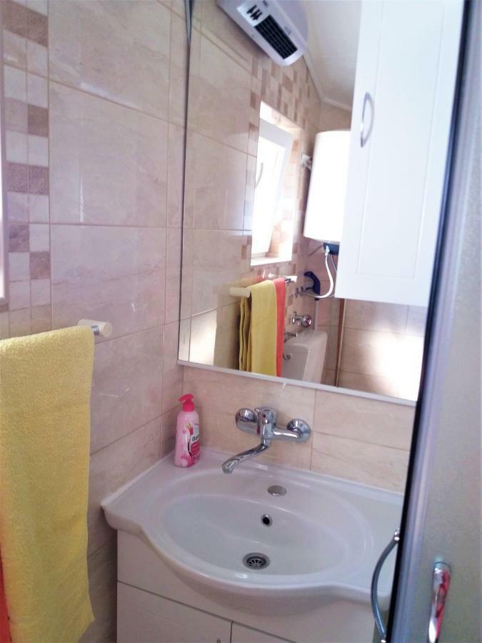 Apartment Roko Vir Luaran gambar